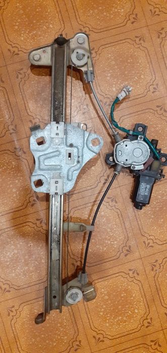 Стеклоподьемник пер.лев.тойота марк2
