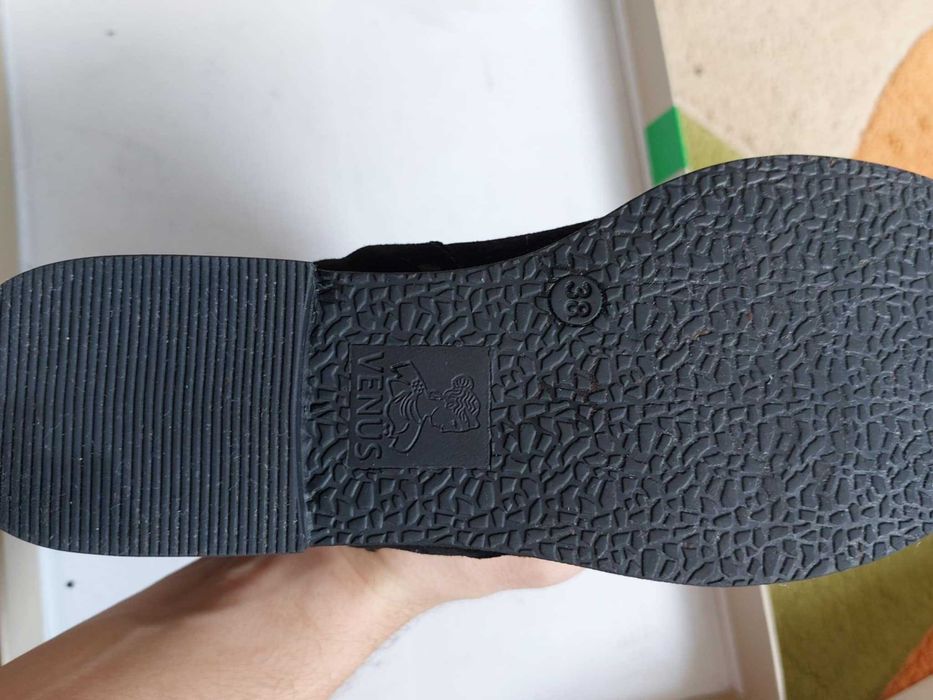 Дамски велурени боти