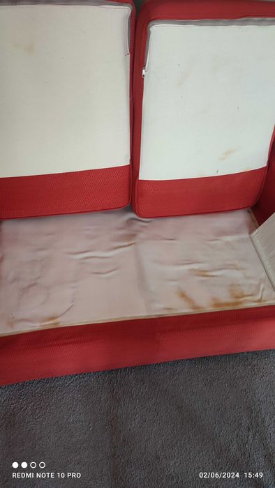 Диван двойка с допълнителен бежов калъф