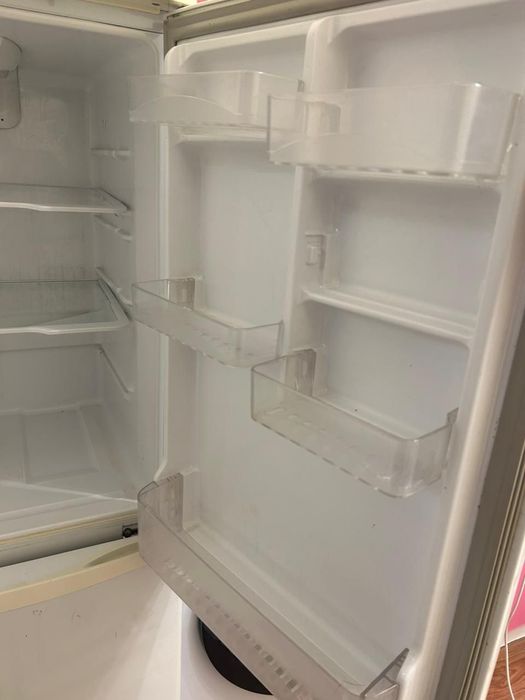 Продам холодильник буу