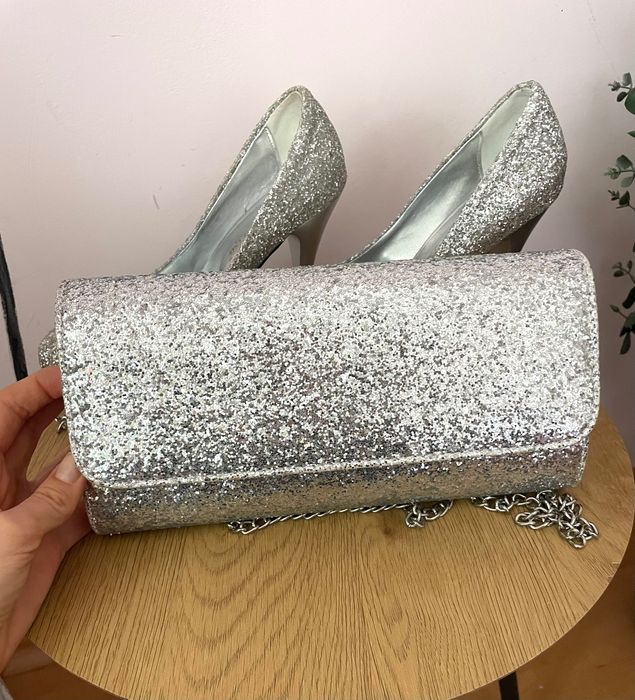 Комплект сребърни обувки с чанта