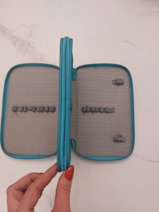 Несесер за моливи и химикали с 2 отделения