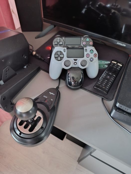 Продам PS4 slim !