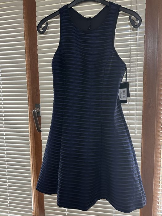 Рокля Guess L размер НОВА с етикет