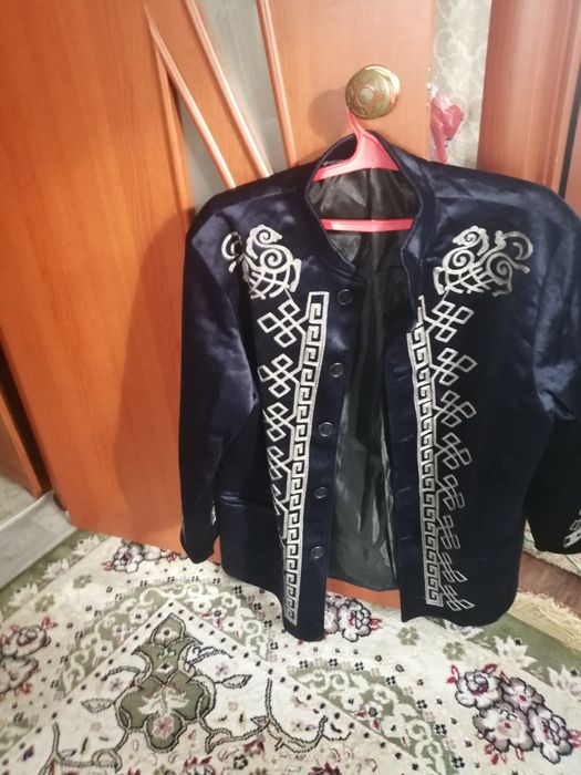 Продается новый национальный мужской чапан 60разм