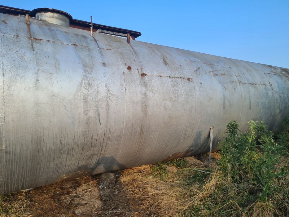 Продавам 2 броя цистерни