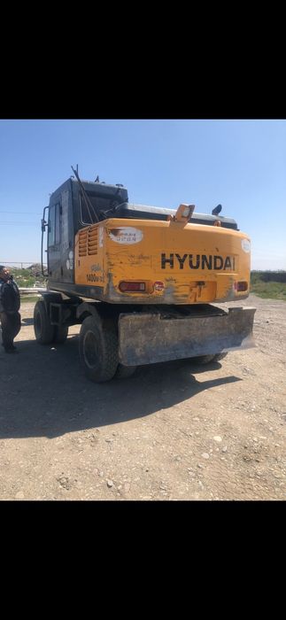 Экскаватор на ходу