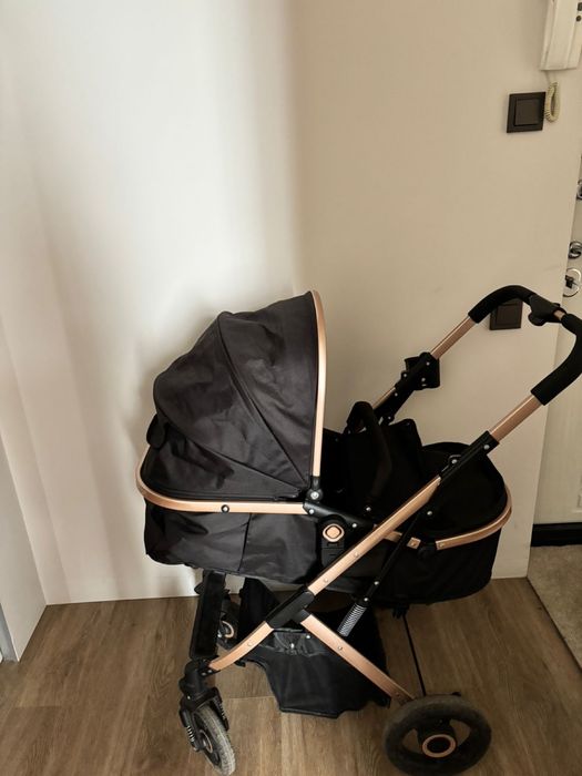 Детская прогулочная коляска