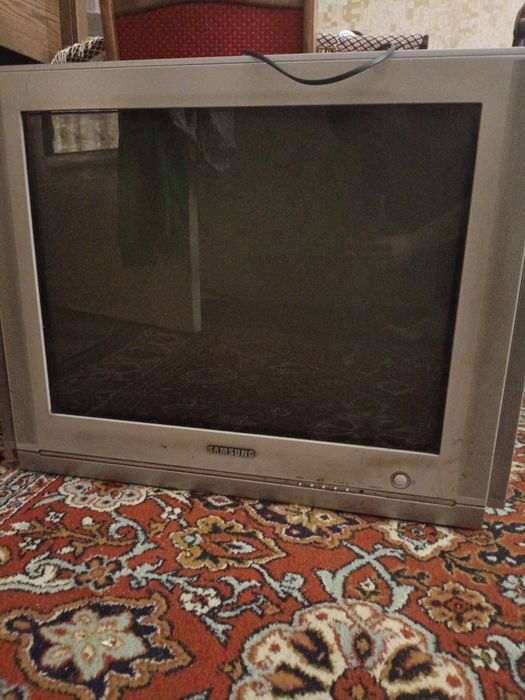 Телевизор Samsung 72 диагональ