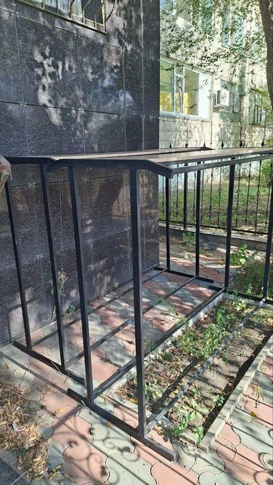 Вешалка в магазин одежды. Вешалка для одежды