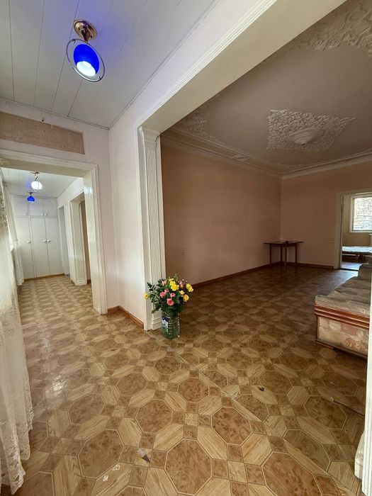 Юнусабад 2 квартал 3 комнатная 1 этаж