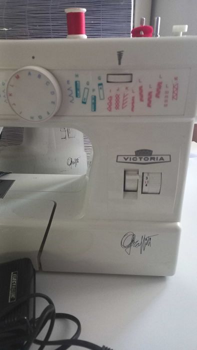 Masina de cusut VICTORIA model 7950 Superautomatic