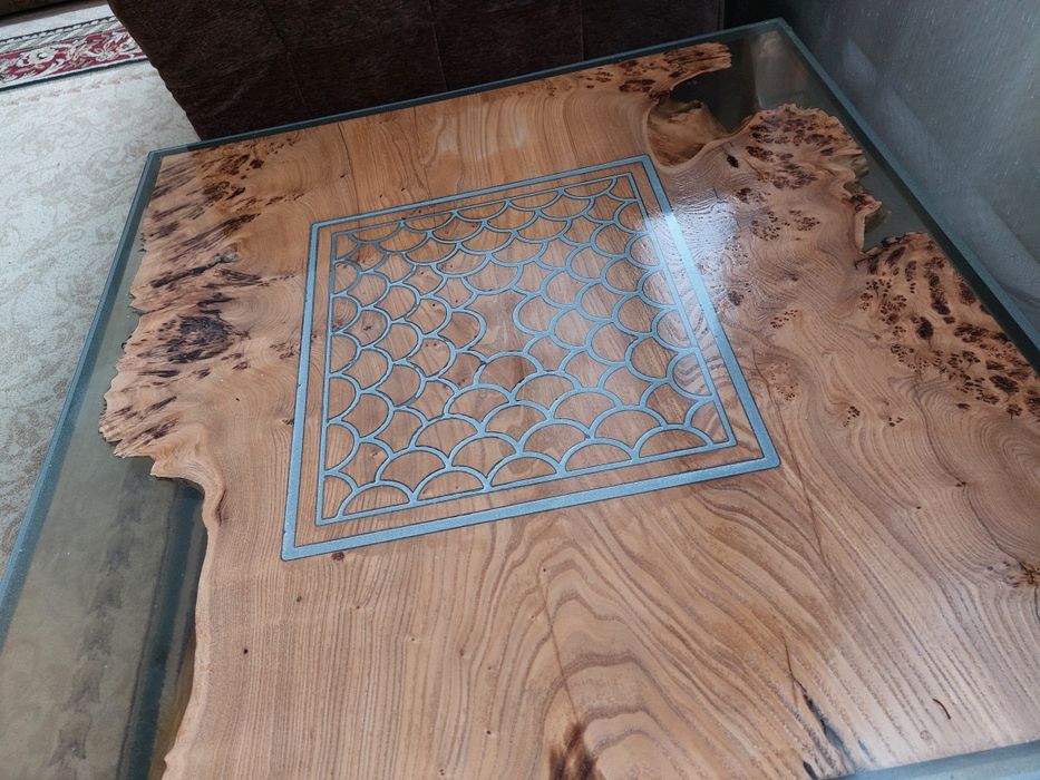 Столик ручной работы.