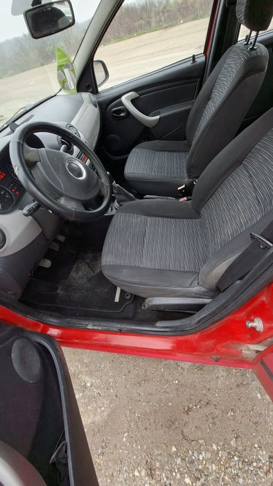 Dacia Logan 1.2 16V – An fabricație 2011 – Kilometri puțini – Întrețin