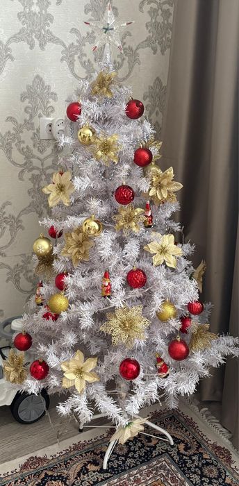 Продам елку ишрушками