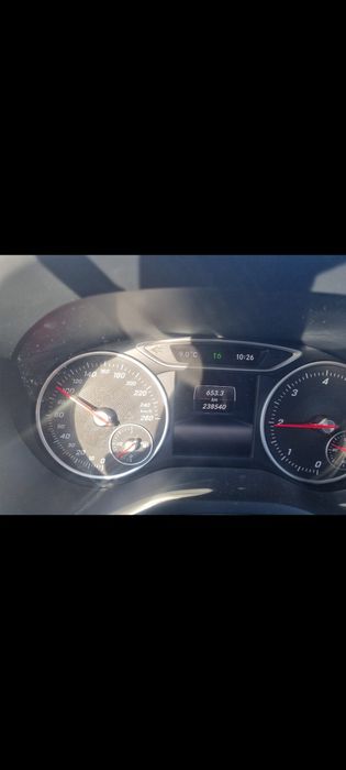 Vând Mercedes b180 impecabil