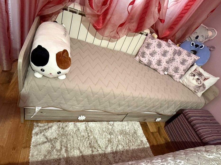 Мебели за детска стая: скрин, гардероб и легло