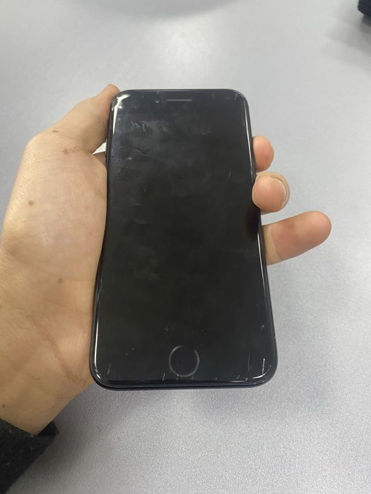 продаю iphone se