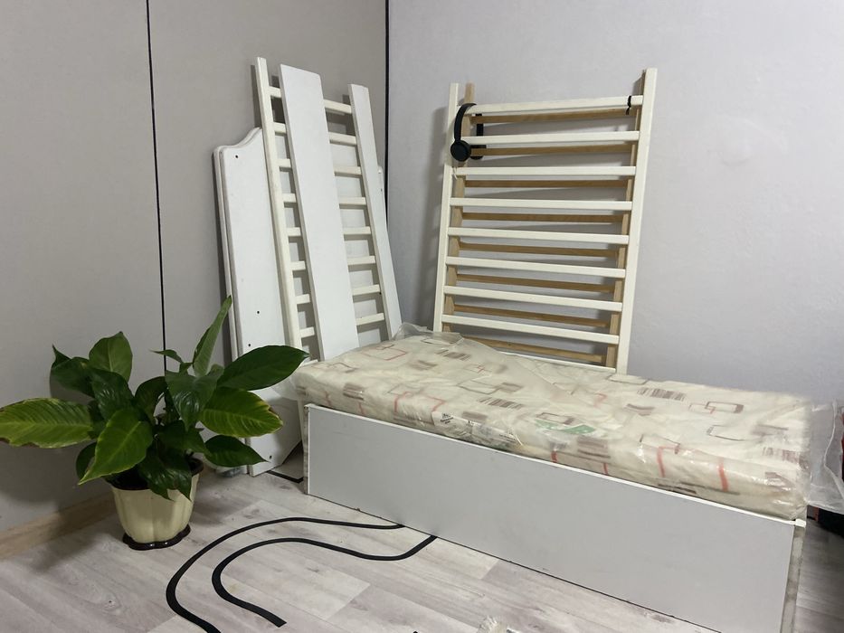 Продам маятниковую кроватку