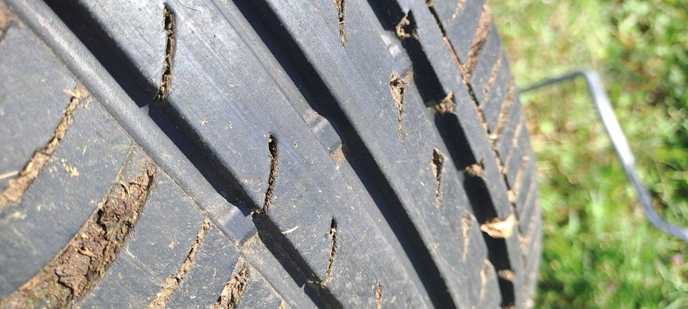 Джанти с гуми 175/65/14 от FORD FIESTA 1.2I 60 К.С  2009-2013Г.