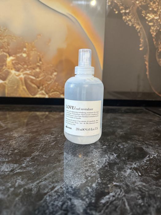 Spray pentru redefinirea buclelor Davines Love