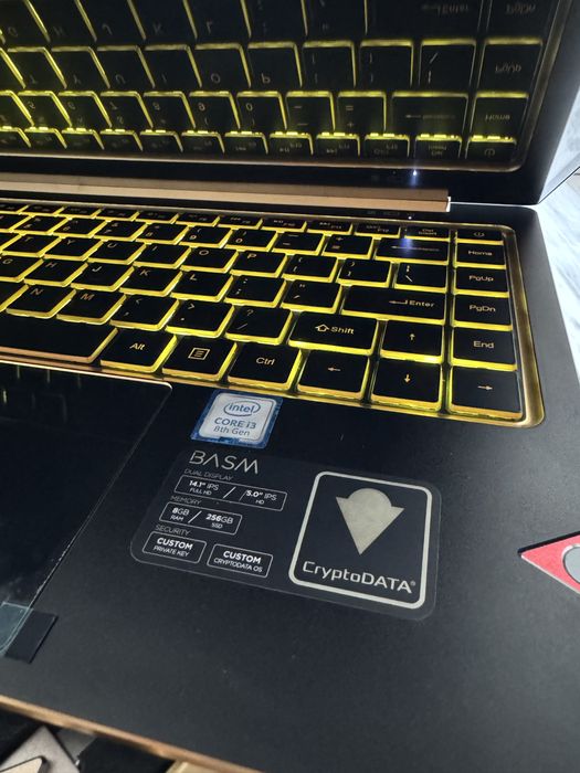Laptop metalic gold cu 2 display-uri