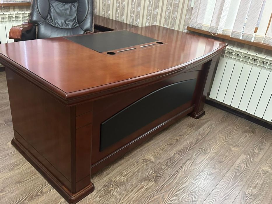 Офисный стол в отличном состоянии