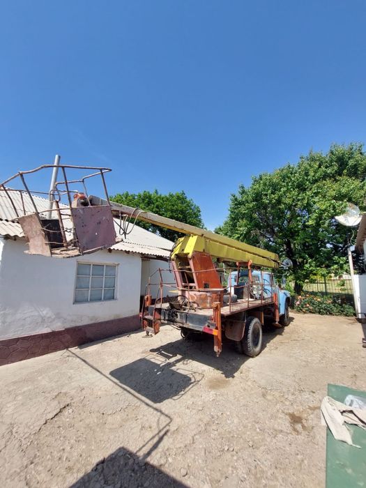 авто кран зил на ходу