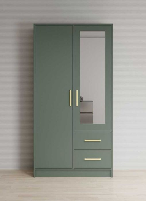 Практичный шифоньер из ЛДСП для дома