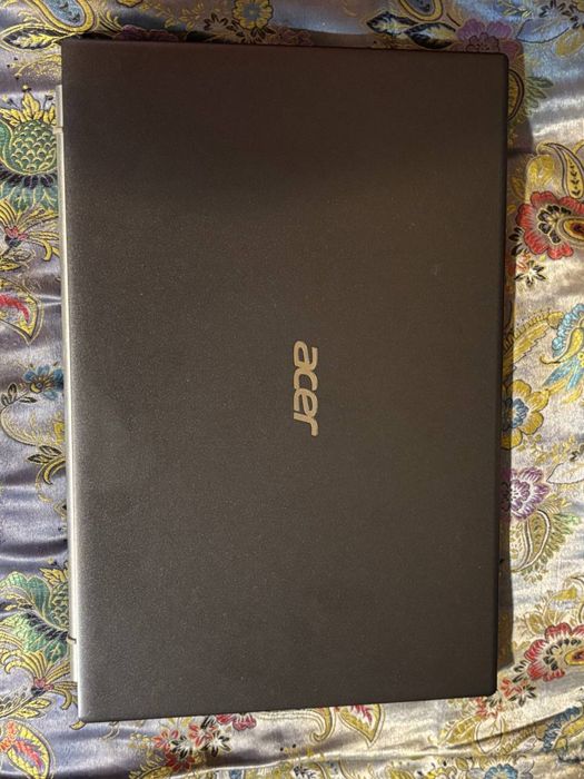 Продам ноутбук срочно !