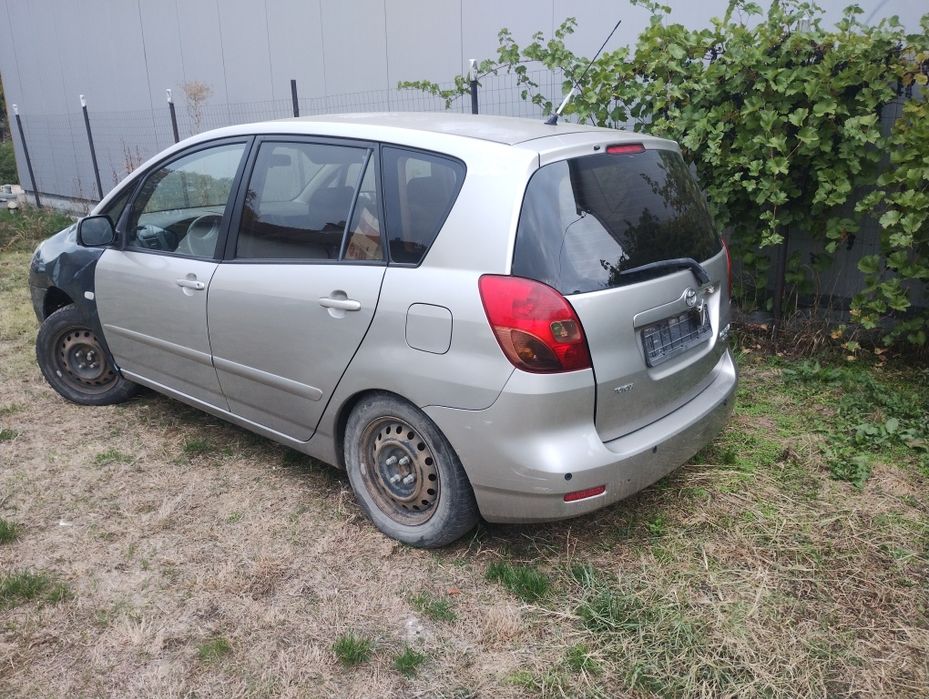 2 бр Тойота Корола Версо на части