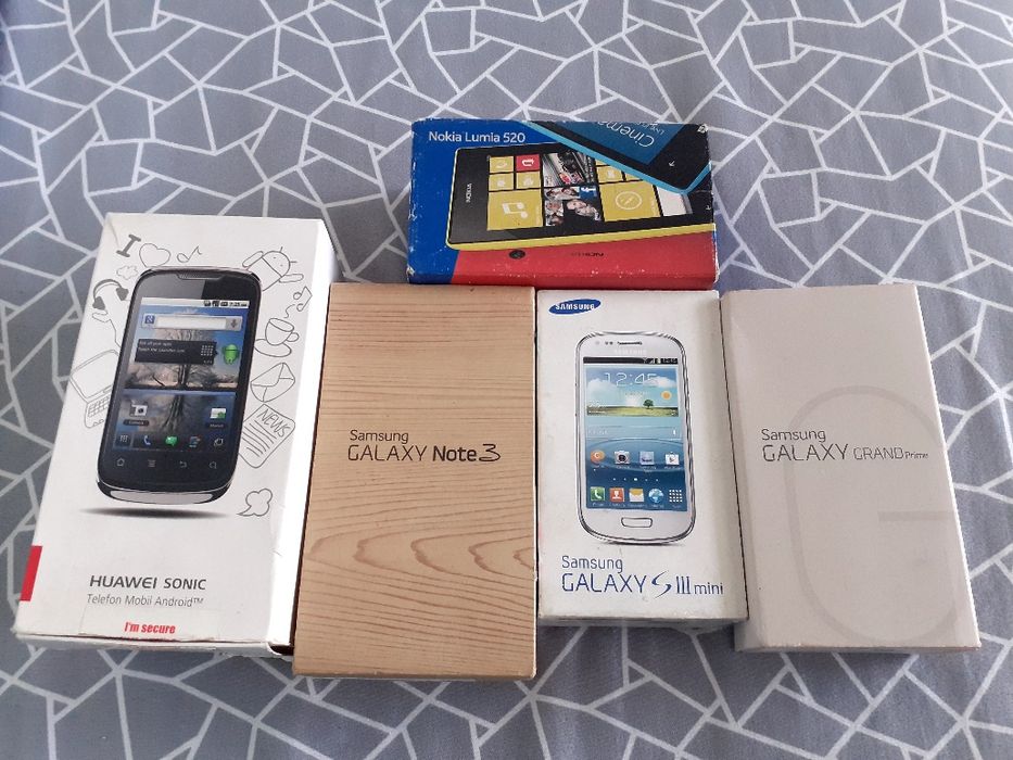 Vînd Schimb 5 Bucăți Cutii Pentru Telefoane