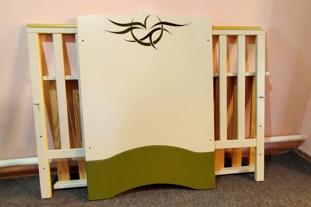 Детская кроватка.