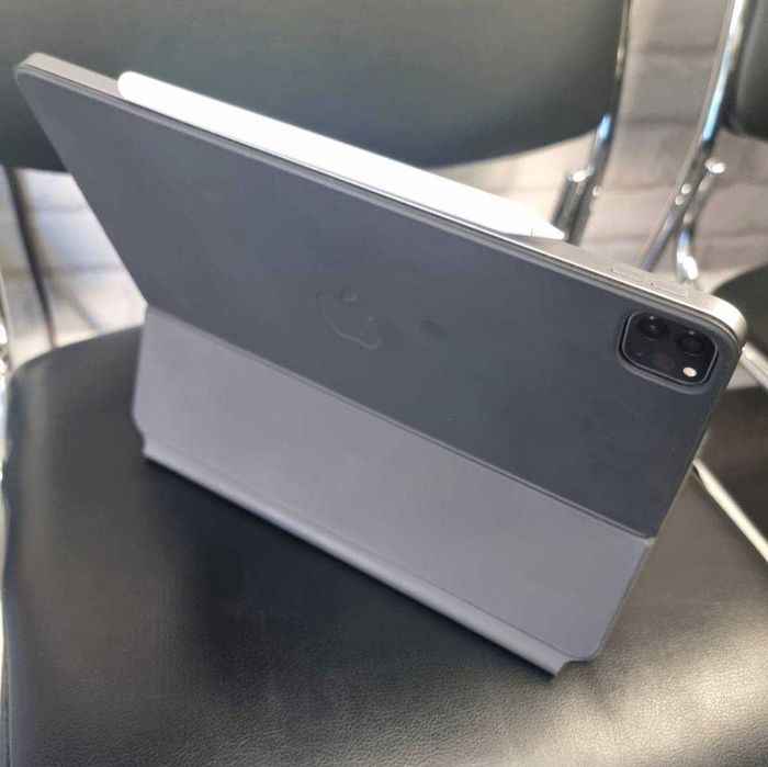 Таблет Apple iPad Pro 6th Gen, A2436 – като нов + Apple Pencil и калъф