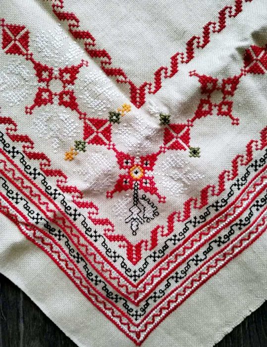 Бродирани карета