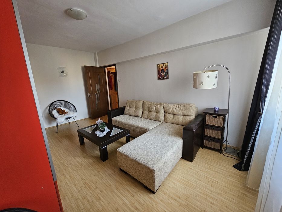 Inchiriez Apartament 2 Camere - Decomandat