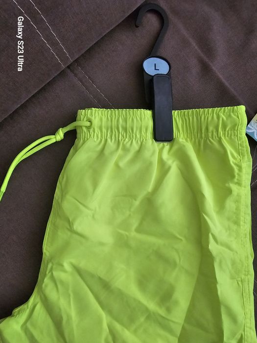 Къси  нови панталонки