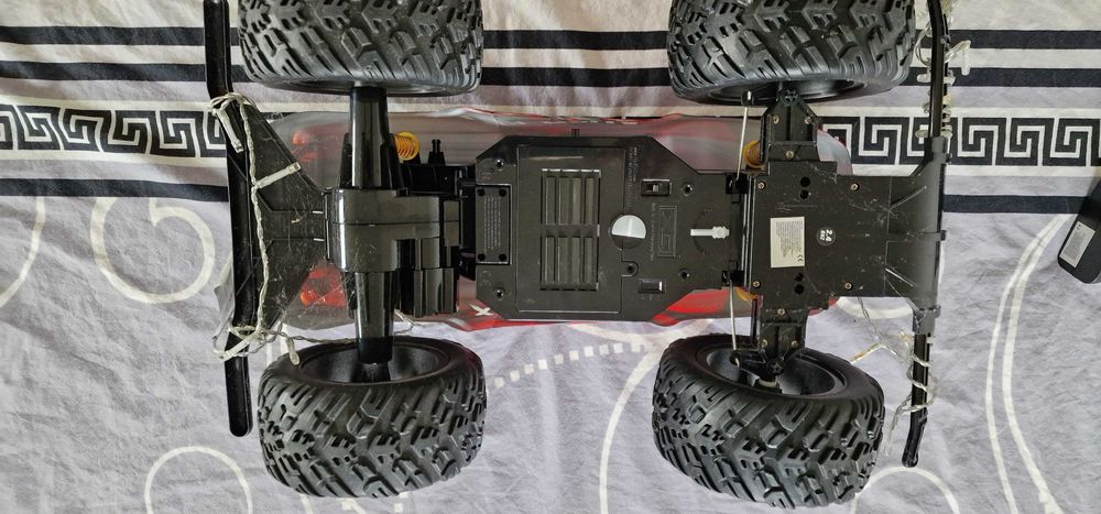 Автомобил с висока проходимост Wildmax с дистанционно управление