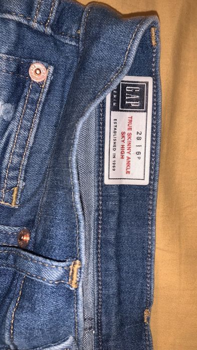 Новые джинсы от Gap.