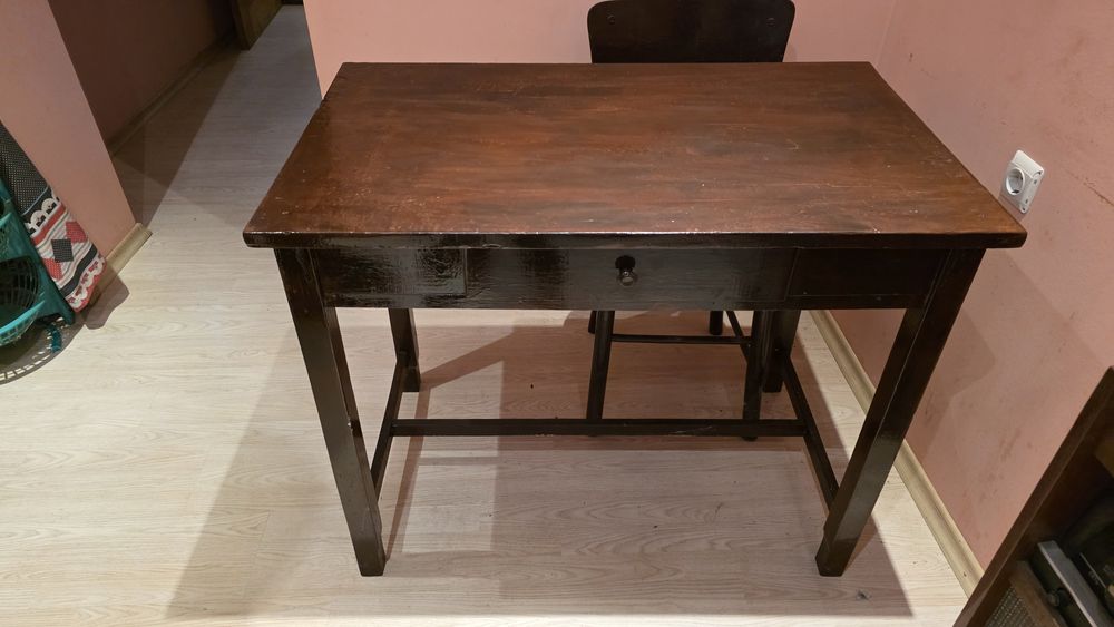 Стара трапеза маса