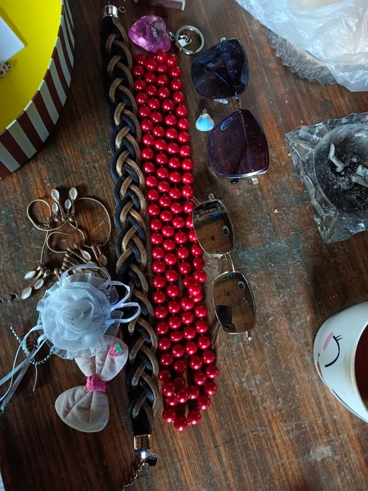 Продам брошки разное