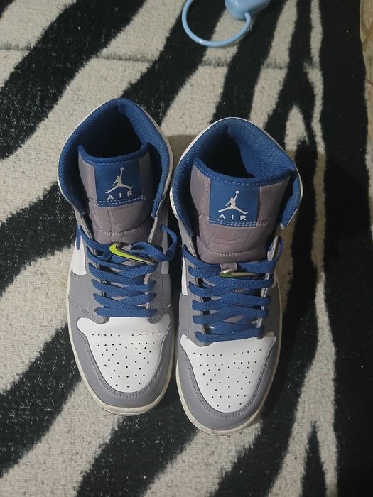 Jordan 1 mid true blue