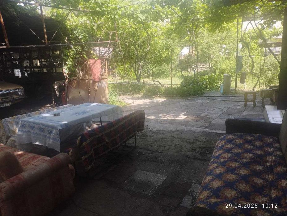 2 комнатный дом семейной паре на участке у ворот госпиталя 300 $