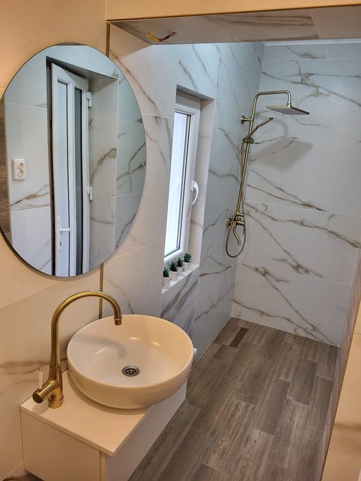 Cabana moderna cu ciubar-jacuzzi de inchiriat Suncuiuș