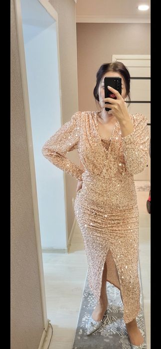 Продам платье. Сшито на заказ.