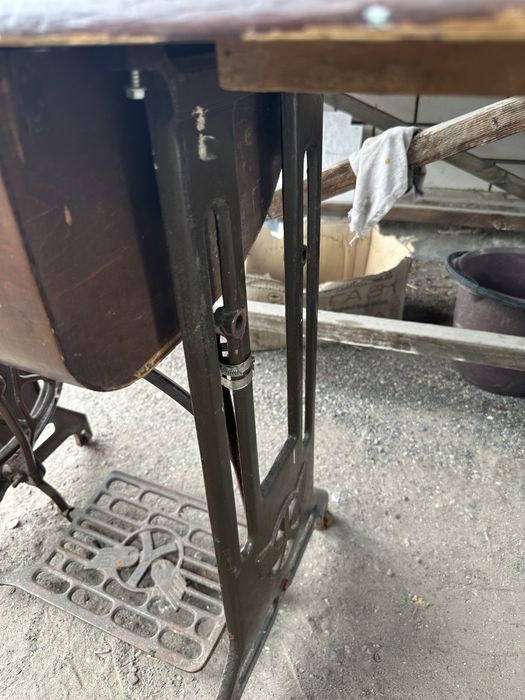 Продам советскую швейную машину