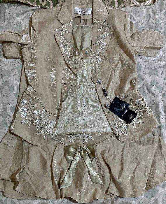 Женский Костюм Тройка,новый,фирменный.