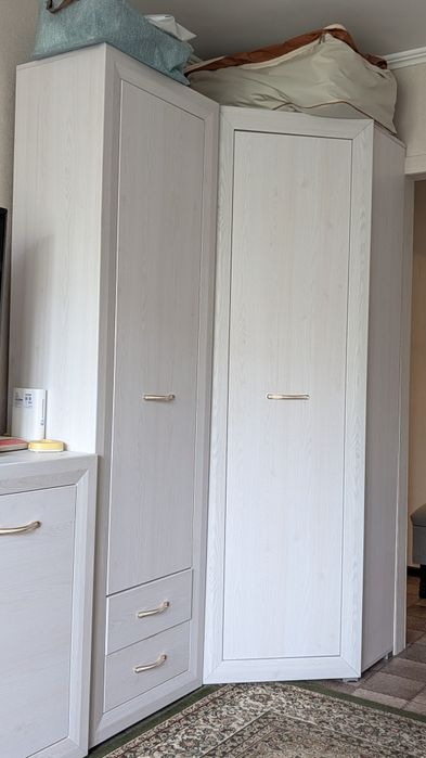 Продажа 4 шкафов и 2 комодов