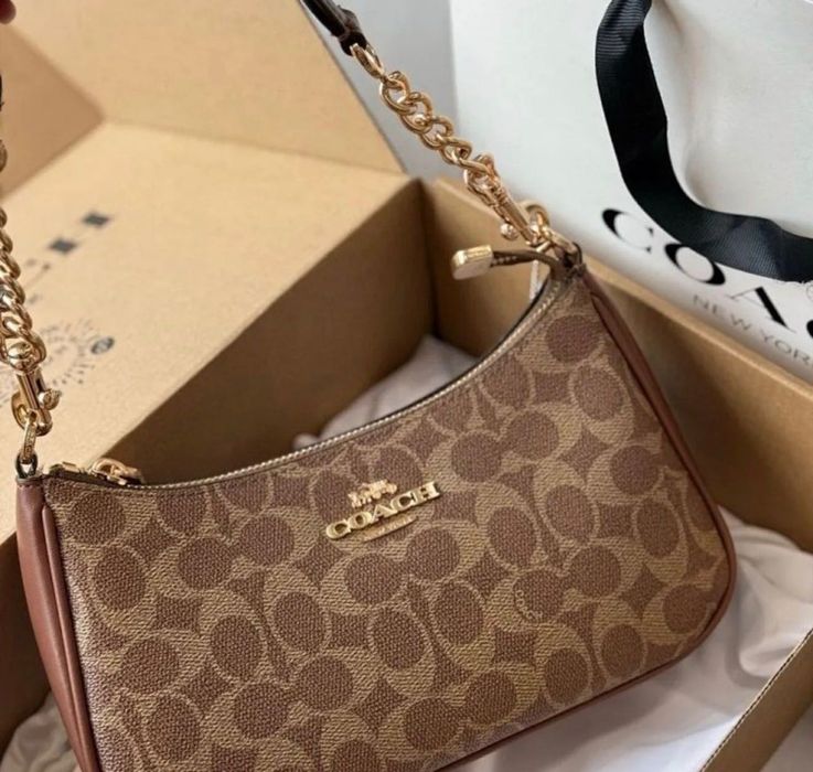 Дамски чанти Coach