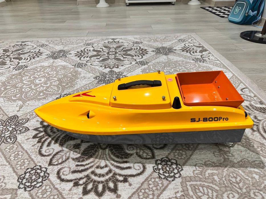 Прикормочный кораблик